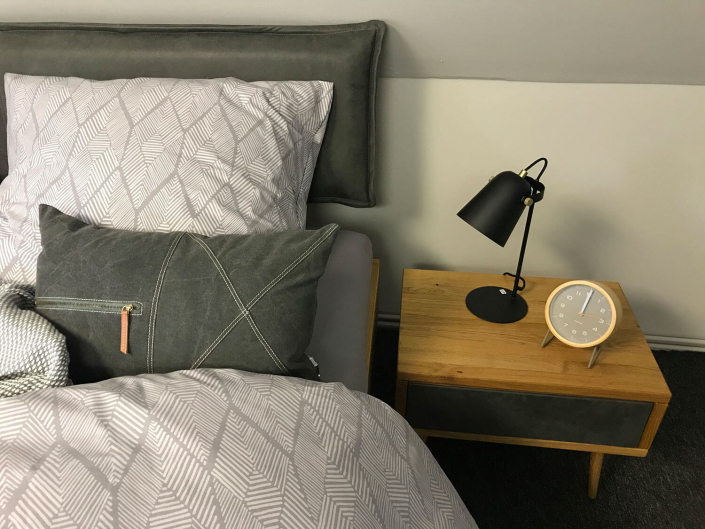 Bett mit Lederkopfteil - in vielen Varianten möglich